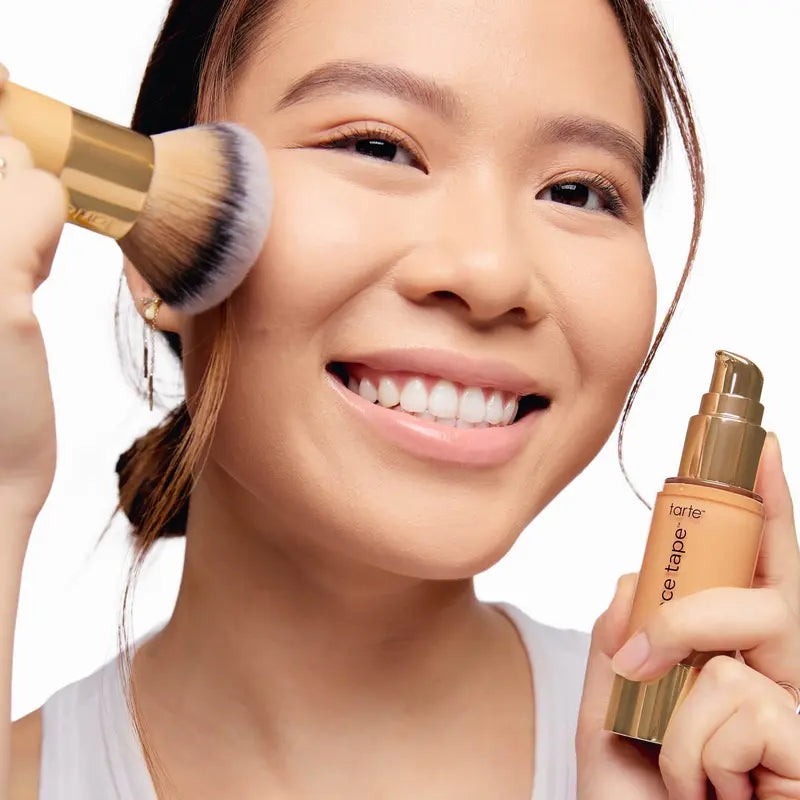 the buffer™ brush - Fluffy Dome Foundation Brush - Image 4